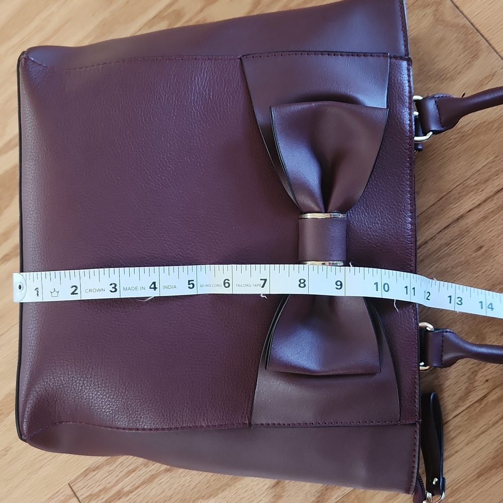 Elegant WineTote with Bow Detail - Picture 12 of 17